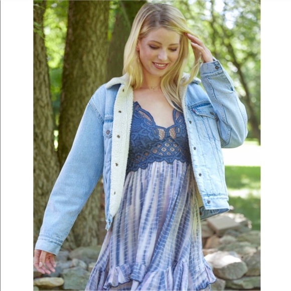 NWT Ex-Boyfriend Sherpa Trucker Jacket Light Wash - Picture 12 of 16